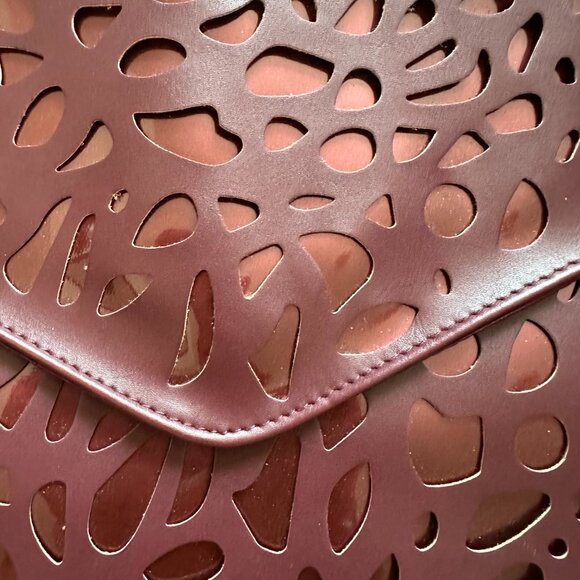 Lasercut Envelope Clutch Burgundy Faux Leather Wristlet Handbag - Picture 4 of 4